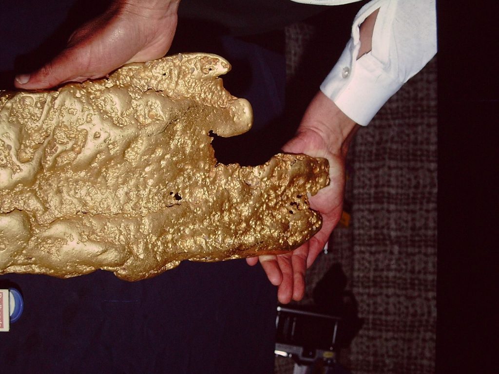 largest-gold-nugget-found-with-a-metal-detector-the-hand-of-faith